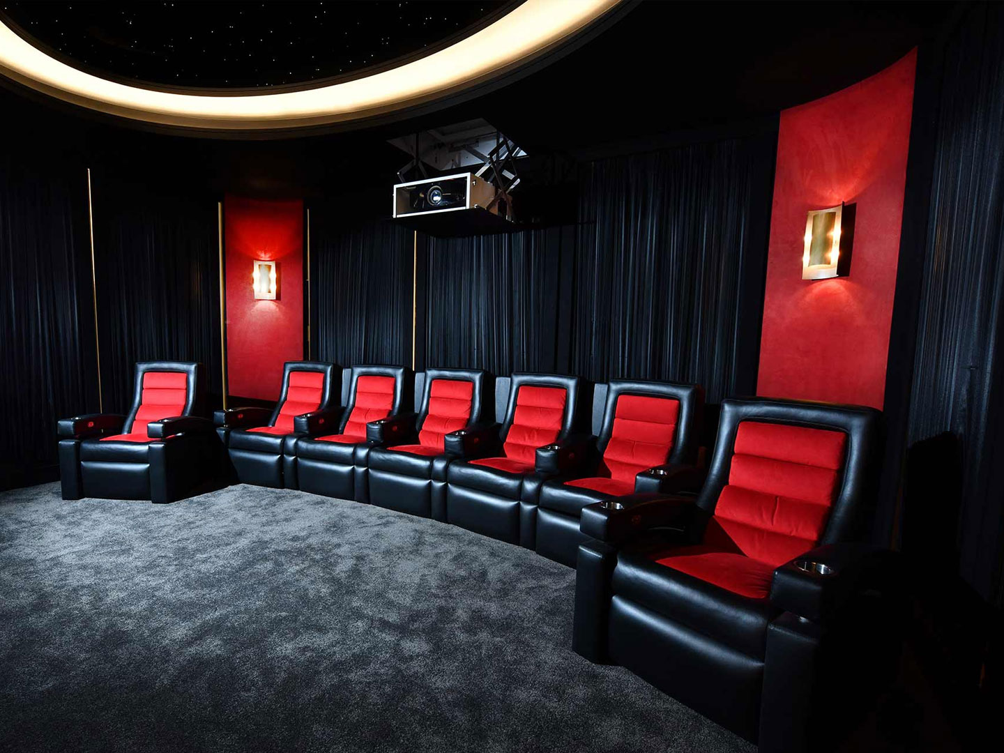 家庭影院設計，別墅設計師如何打造奢華的家庭影院